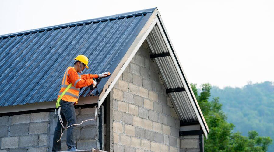 Professional residential roofers in Delaware, IA